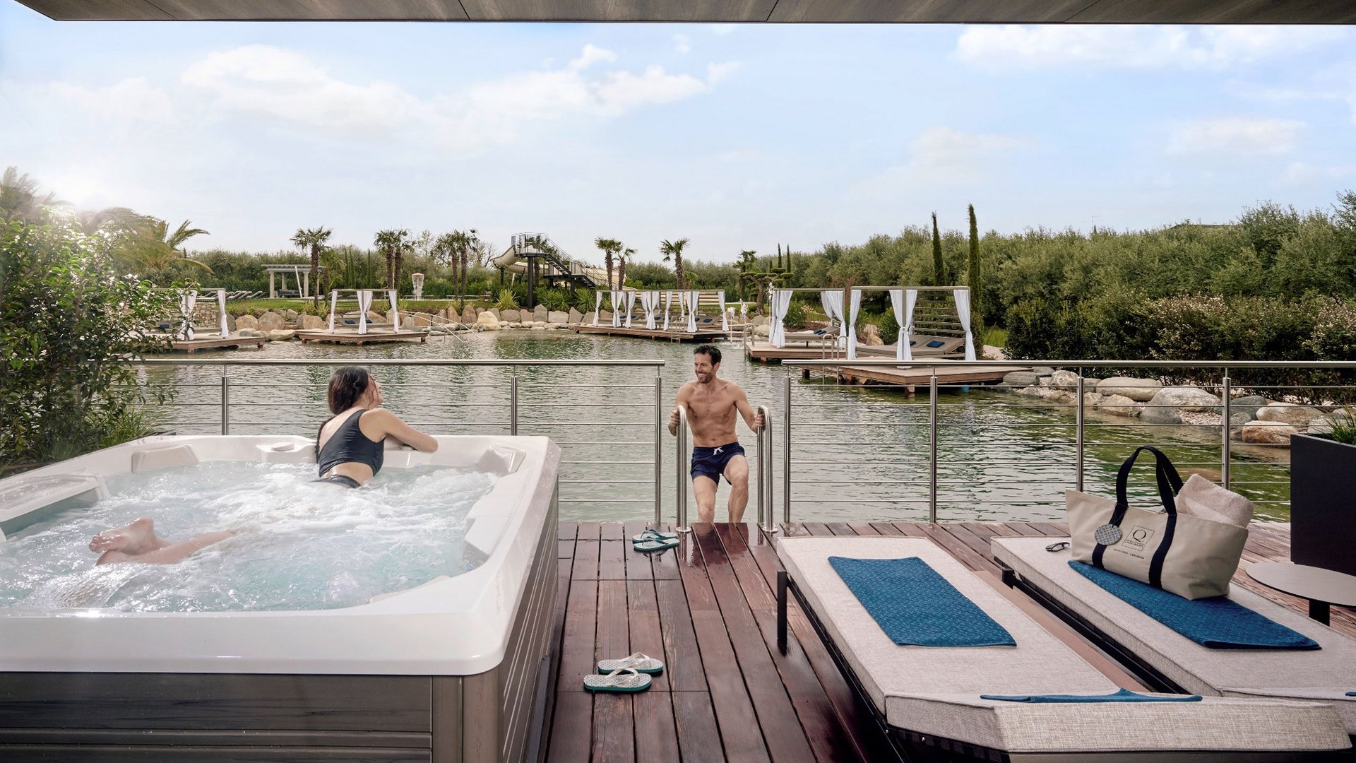 Luxury at Lake Garda: hotel with private jacuzzi in the room