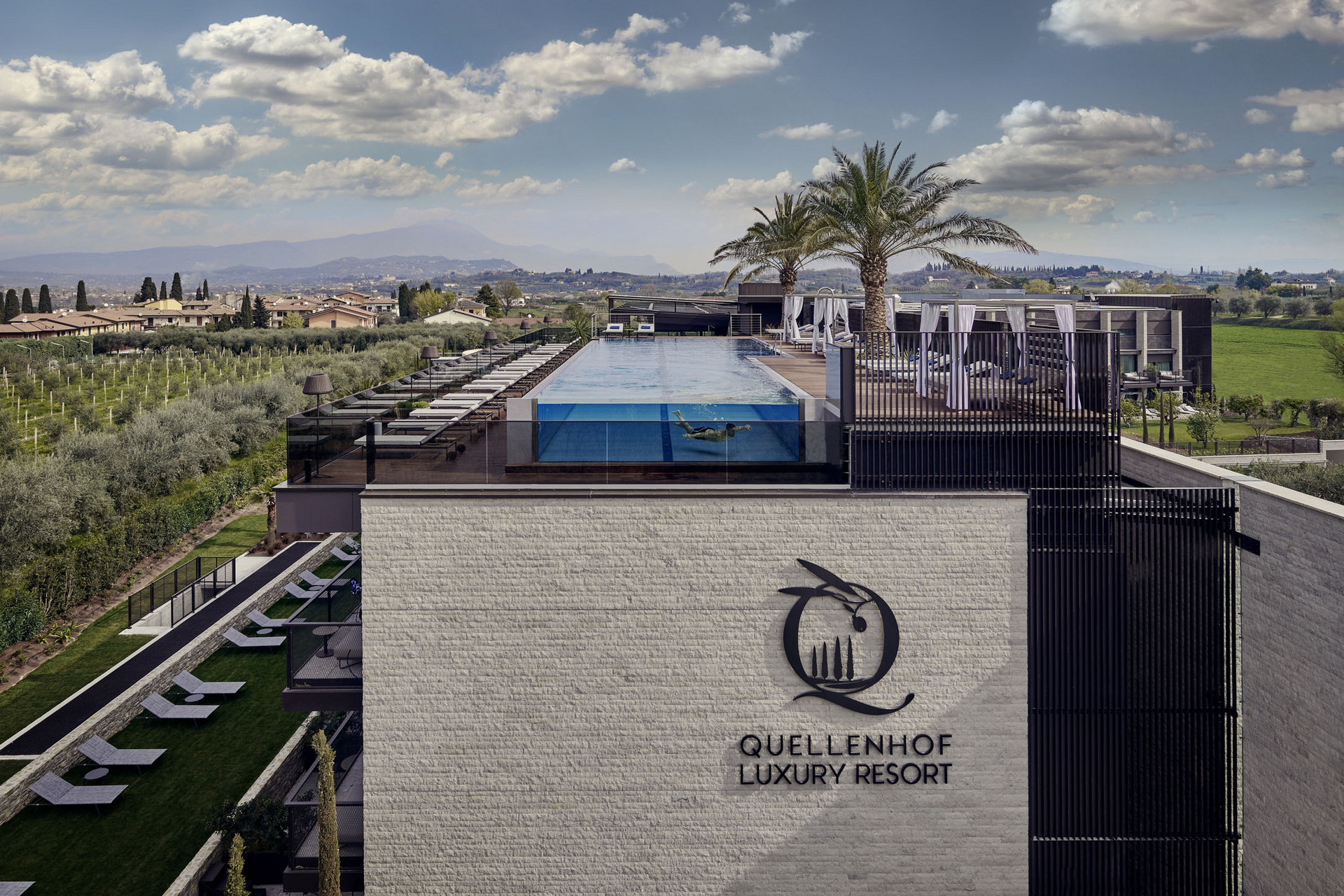 Your 5-star hotel in Lazise with every luxury