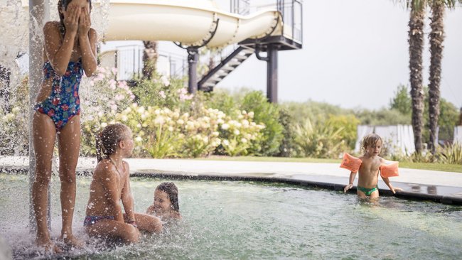 Relax nelle 4 piscine del Quellenhof Lazise